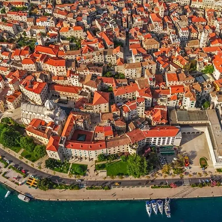 In With Sea View, Terrace, Wifi Daire Grebaštica